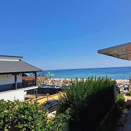 Beach House Cabacum Golden Sands Exterior photo