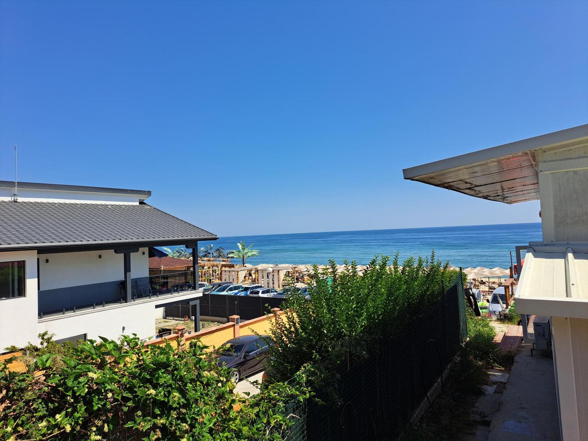 Beach House Cabacum Golden Sands Exterior photo